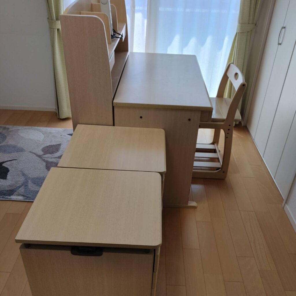 鹿児島市内の学習机・処分前の状態