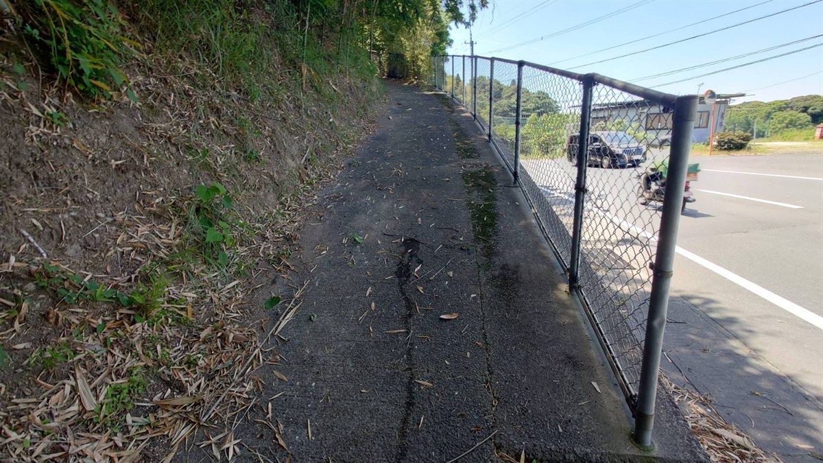 鹿児島市下伊敷の道路沿いから不用品を撤去した後の景観（HAKKO作業完了後）