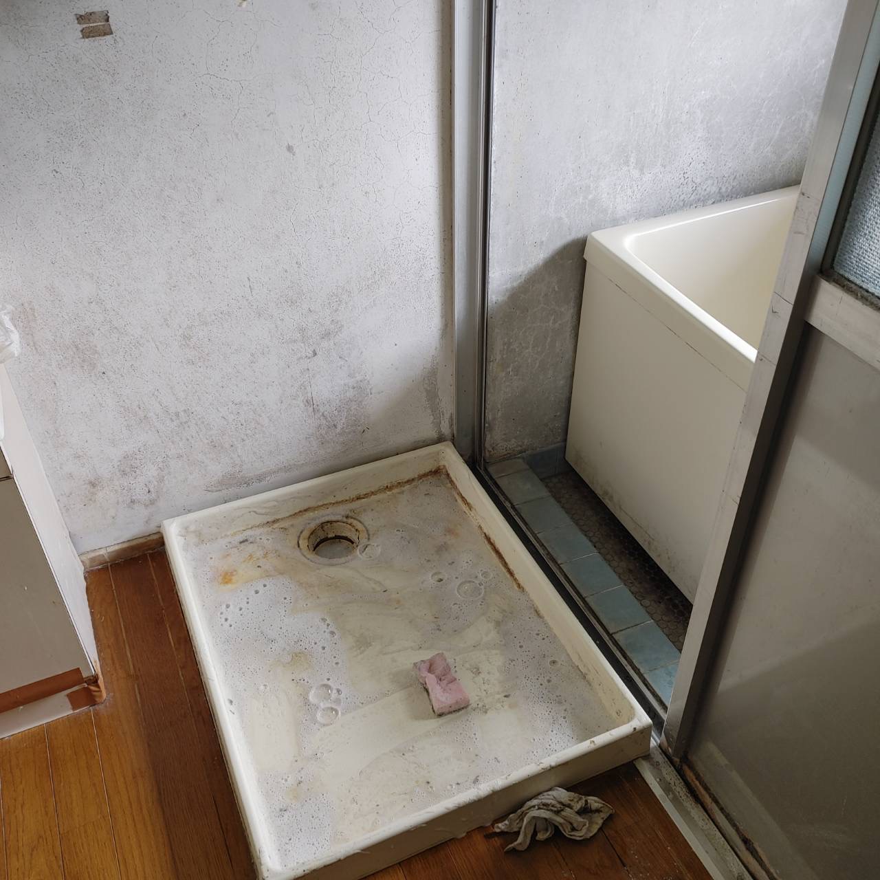 洗濯機撤去後の防水パン