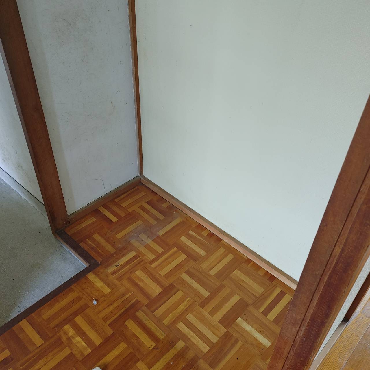 靴箱撤去後の玄関
