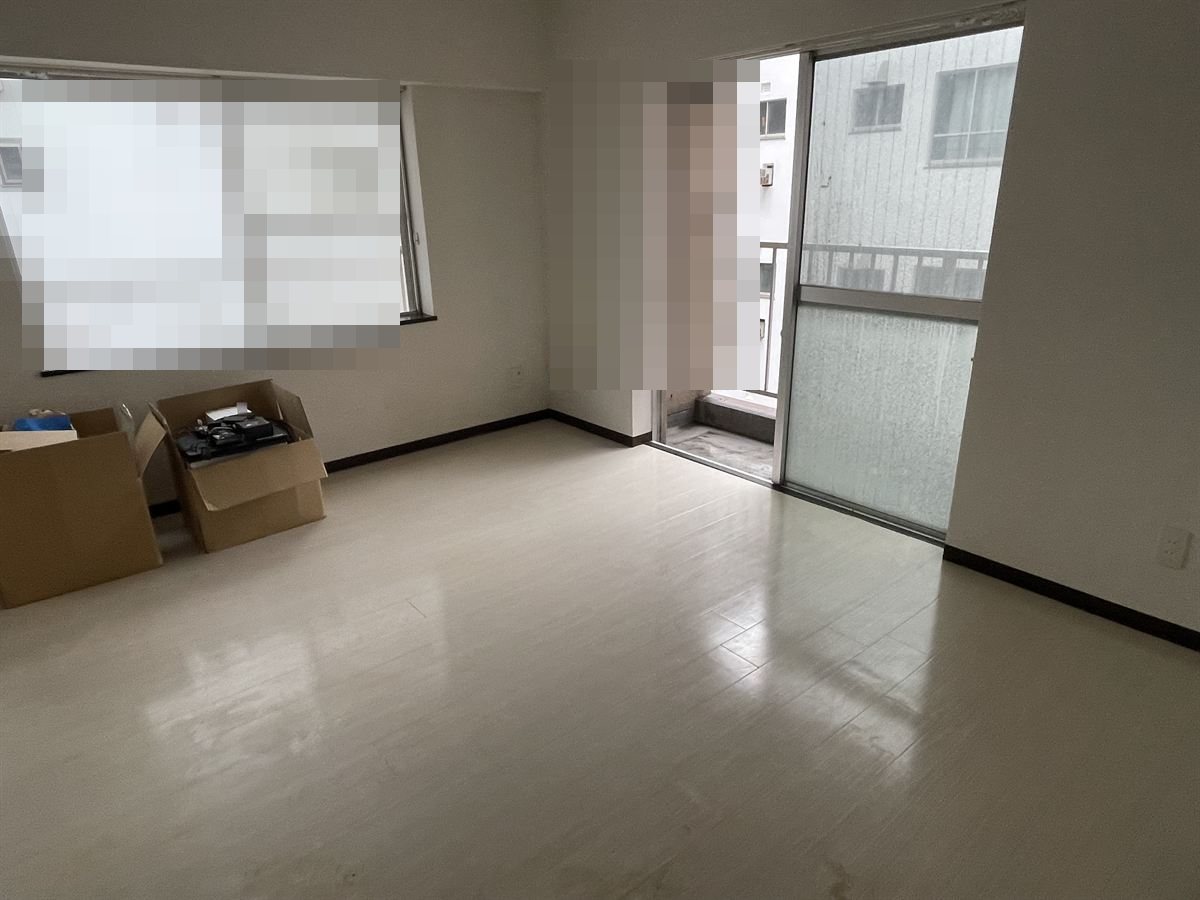 鹿児島市1LDKゴミ屋敷片付けAfter写真：完全清掃後のリビング窓辺