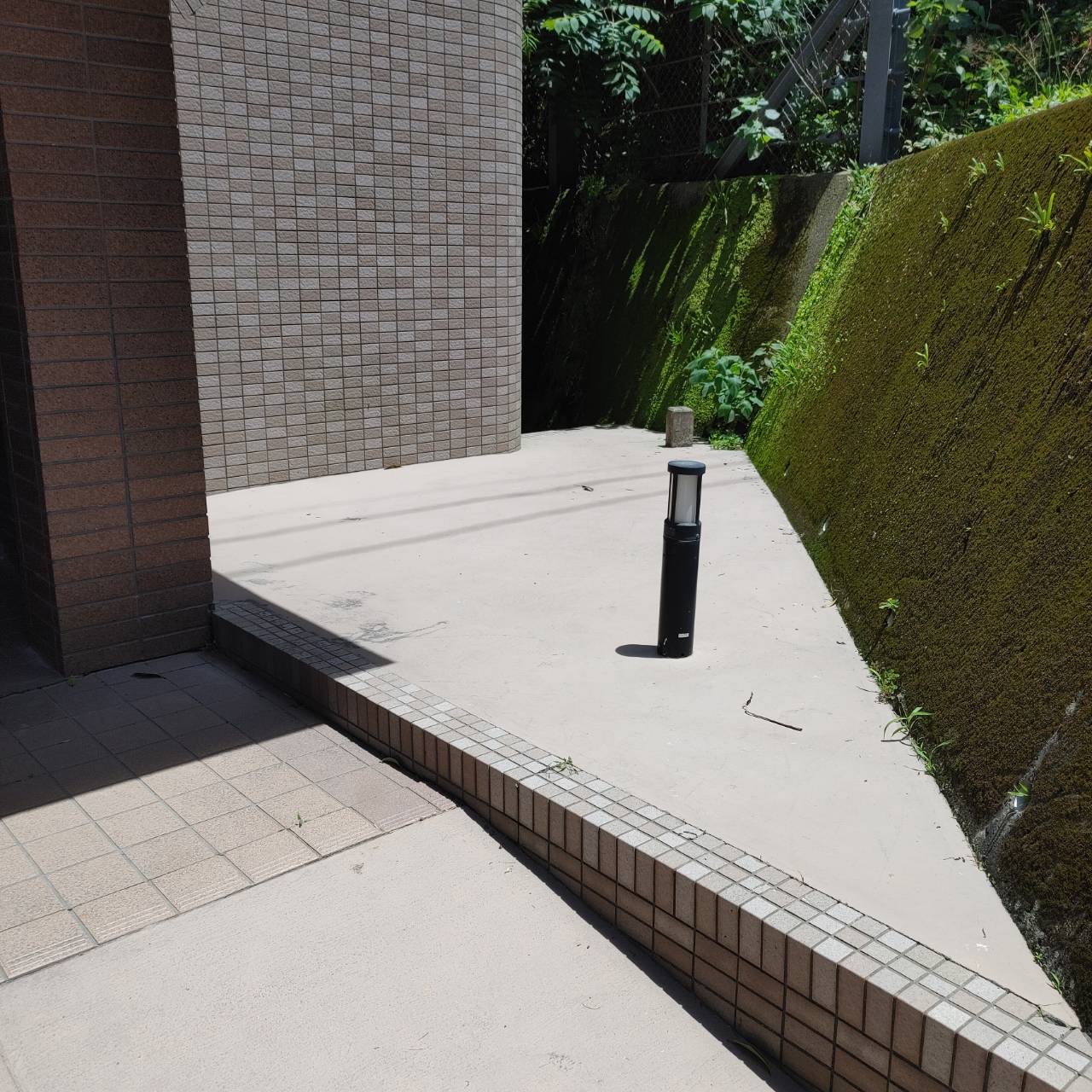 家具・家電を搬出したあと、すっきり片付いた鹿児島市伊敷のマンション前スペース