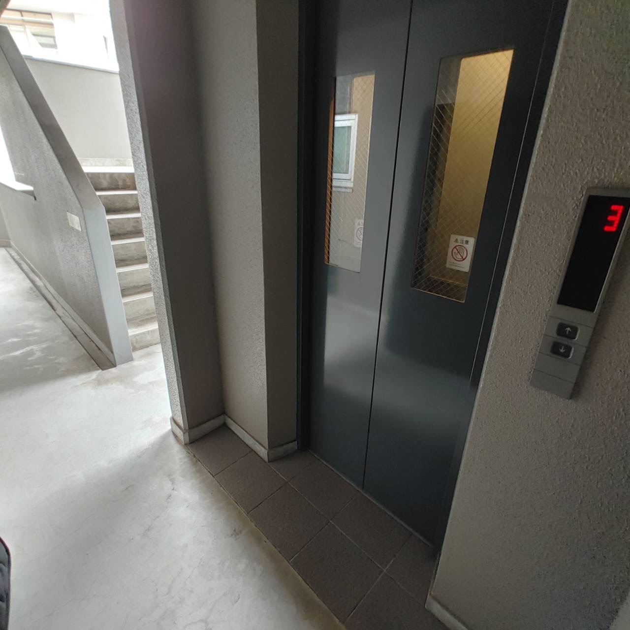 鹿児島市下荒田のマンション不用品回収 搬出に使ったエレベーター前
