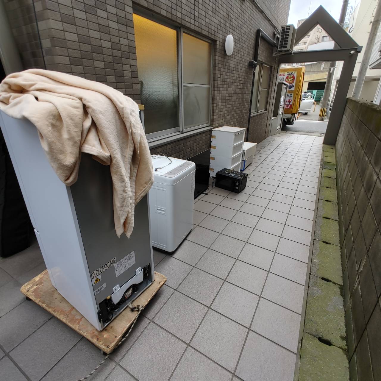 鹿児島市下荒田のマンション不用品回収 搬出した冷蔵庫・洗濯機・電子レンジ・衣装ケース