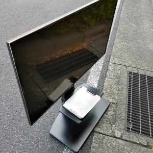 鹿児島市のテレビ回収現場（照国町のテレビとテレビ台）