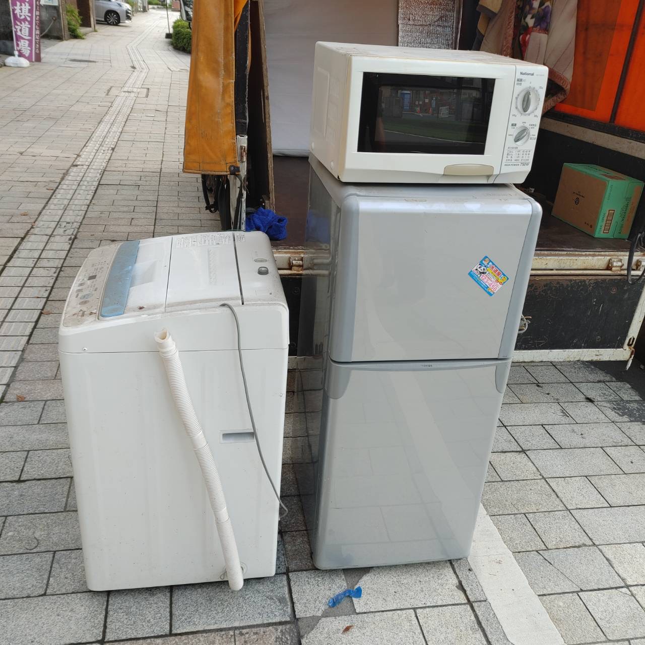 回収前:鹿児島市易居町で回収した冷蔵庫・洗濯機・電子レンジ
